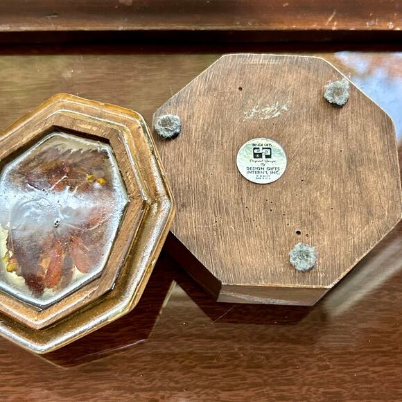 Vintage Octagon Wood Trinket Box with Pressed Flowers - 1970s Keepsake Box - Picture 8 of 10